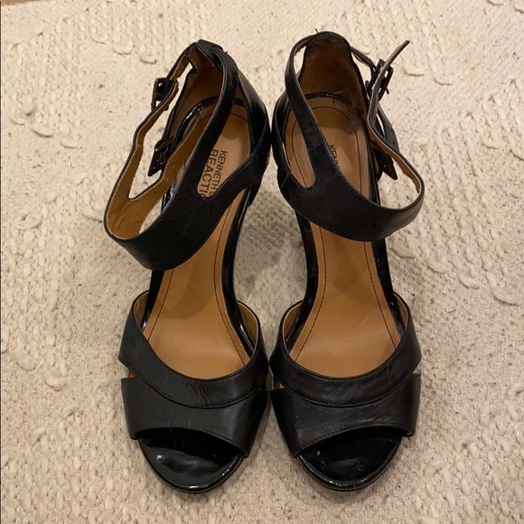 Kenneth Cole strappy  shoes - Picture 2 of 9